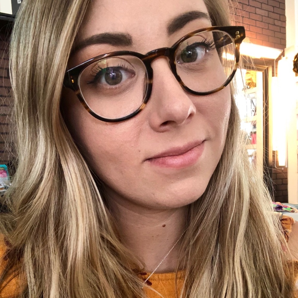 Meet your Posher, Caitlin